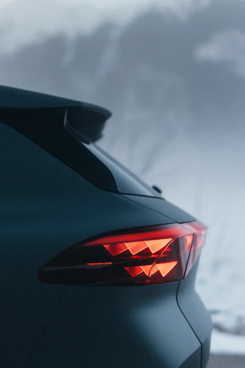 Połączenie z bocznymi liniami nadwozia’